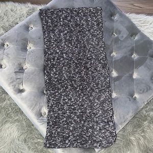 Black and white scarf